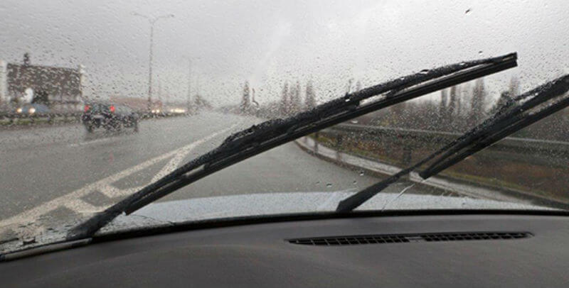 turning-on-headlights-in-daytime