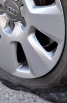 איך להחליף גלגל ברכב